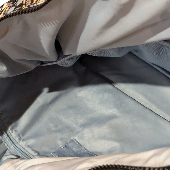 VERA BRADLEY ReActive Lighten Up Fabric Tote Overnight Gym Bag Plaza Medallion - Picture 5 of 10